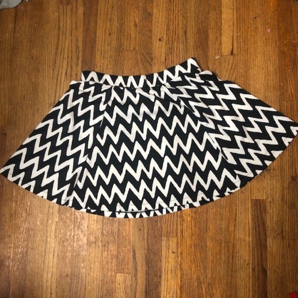 Aeropostale Skater Skirt Black White Zig Zag - Picture 1 of 4